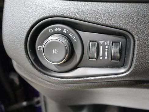 Used 2017 Jeep Renegade Latitude FWD image 33