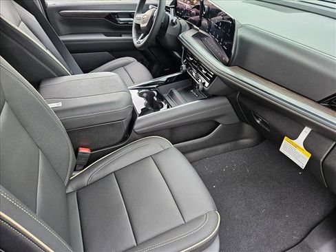 New 2026 Chevrolet Suburban Premier image 15