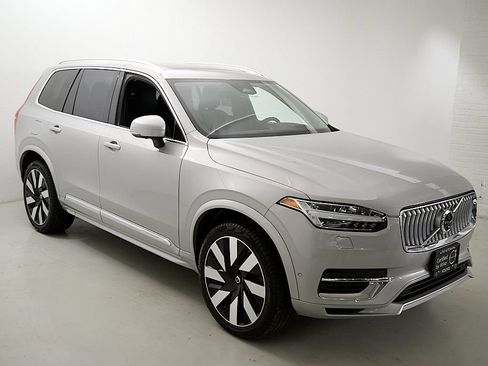 Certified 2023 Volvo XC90 T8 Ultimate w/ Lounge Package AWD/4WD image 4