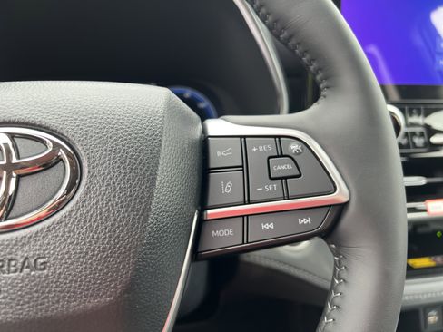 New 2026 Toyota Highlander Platinum AWD/4WD image 15