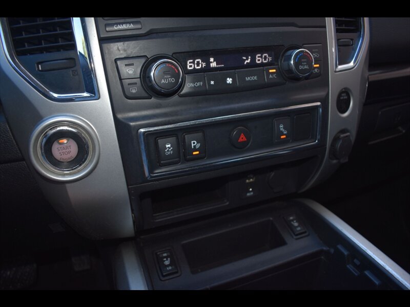Used 2018 Nissan Titan SV w/ SV Convenience Package RWD image 12