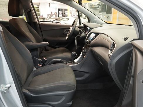 Used 2017 Chevrolet Trax LS FWD image 32