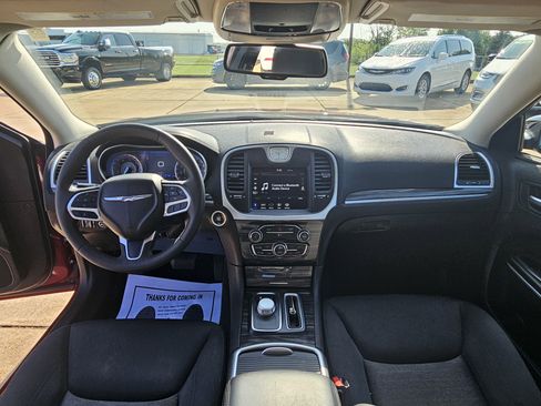 Used 2022 Chrysler 300 Touring w/ Sport Appearance Package image 15