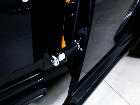 Used 2022 Rolls-Royce Cullinan image 21