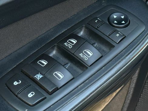 Used 2016 Jeep Cherokee Latitude AWD/4WD image 23