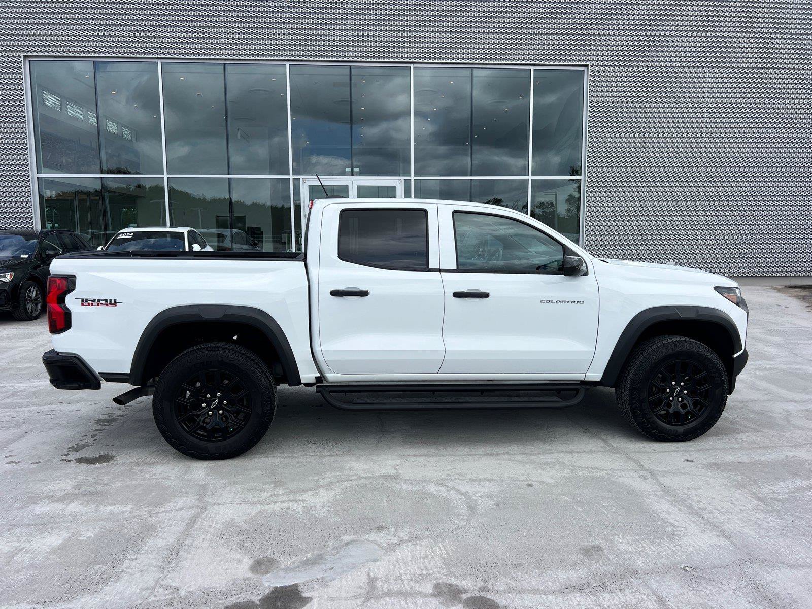 Used 2025 Chevrolet Colorado Trail Boss AWD/4WD image 4