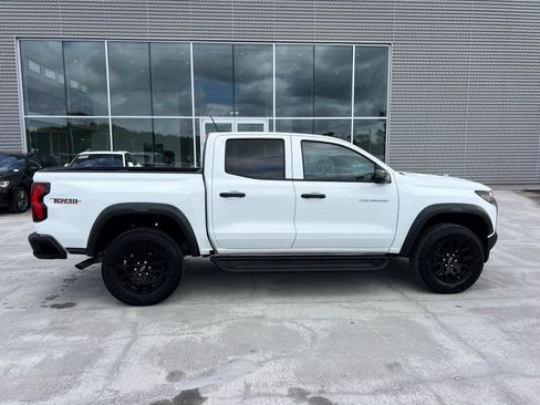 Used 2025 Chevrolet Colorado Trail Boss AWD/4WD image 4