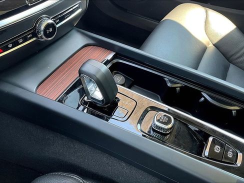 Certified 2024 Volvo V60 B5 Cross Country Plus image 18