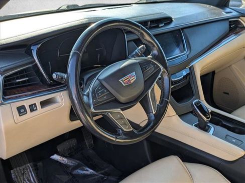 Used 2018 Cadillac XT5 Luxury w/ Driver Awareness Package image 9