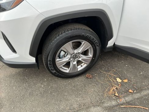 Used 2025 Toyota RAV4 XLE image 30