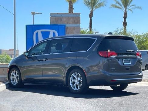 Used 2018 Chrysler Pacifica Touring Plus w/ Tire & Wheel Group FWD image 5
