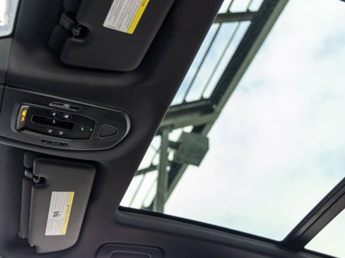 Certified 2025 Porsche Cayenne image 28