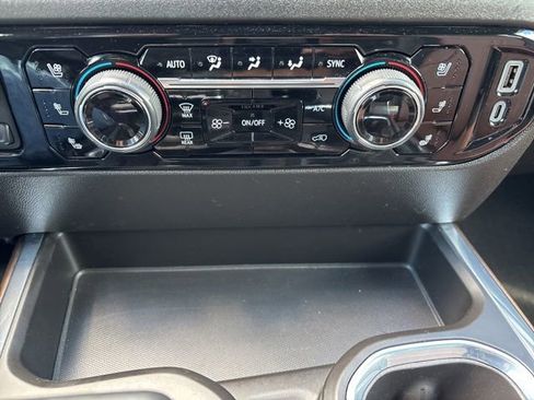 Used 2023 Chevrolet Silverado 1500 High Country w/ High Country Premium Package AWD/4WD image 30