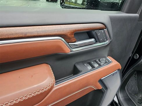 Used 2025 GMC Sierra 2500 Denali Ultimate image 20