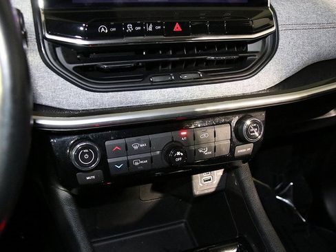 Used 2022 Jeep Compass Latitude image 20