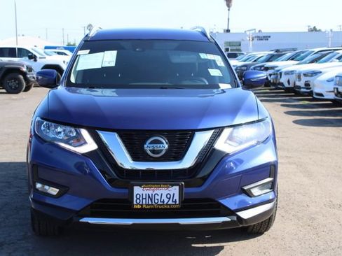 Used 2019 Nissan Rogue SV FWD image 2