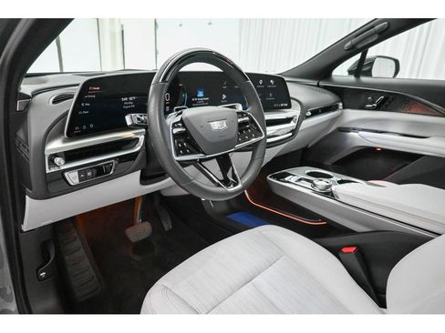 Used 2023 Cadillac Lyriq 2WD image 35
