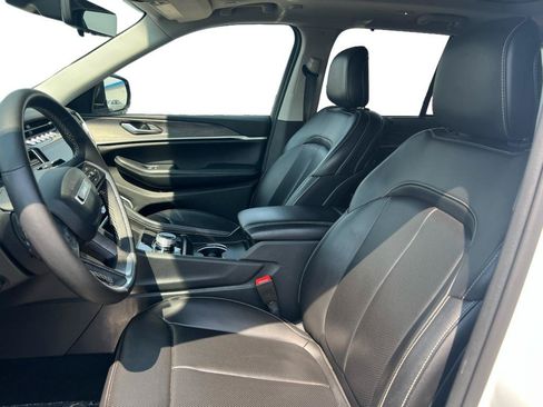 Used 2023 Jeep Grand Cherokee 4WD 4xe w/ Luxury Tech Group II image 8