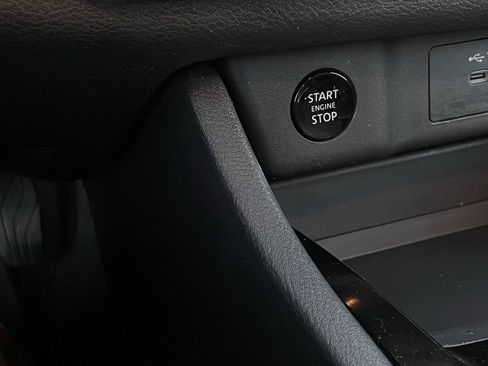 Used 2024 Nissan Rogue SV image 16