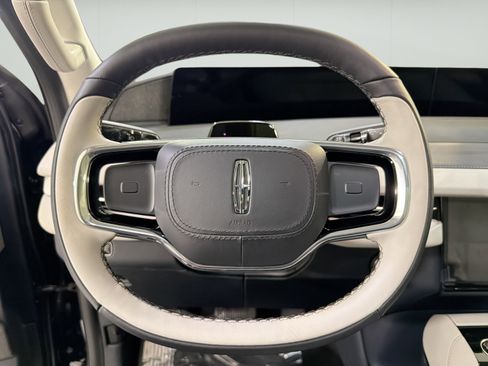 New 2026 Lincoln Navigator L Reserve AWD/4WD image 13