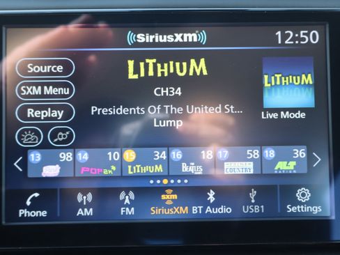 Used 2025 Nissan Versa SR w/ Trunk Package image 18