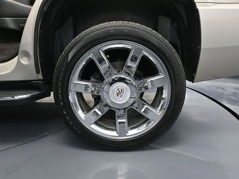 Used 2011 Cadillac Escalade Luxury image 14