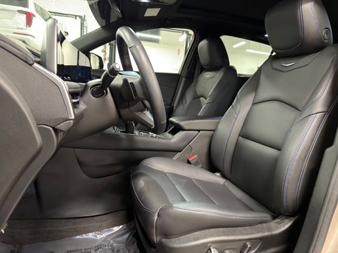 Certified 2025 Cadillac XT4 Sport FWD image 5