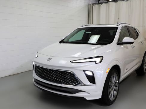 Used 2025 Buick Encore GX Avenir w/ Avenir Technology Package AWD/4WD image 15