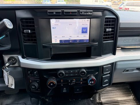 Used 2024 Ford F250 XL AWD/4WD image 16