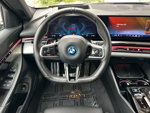 Used 2024 BMW i5 eDrive40i w/ Executive Package RWD image 15