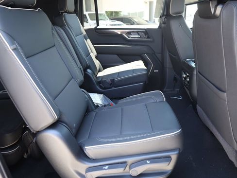 New 2026 GMC Yukon XL Elevation w/ Elevation Premium Package AWD/4WD image 18