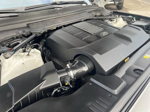 Used 2016 Land Rover Range Rover HSE image 15