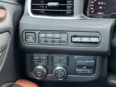 Used 2024 GMC Yukon Denali Ultimate image 17