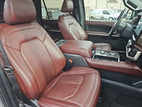 Used 2024 Ford Expedition Limited image 10