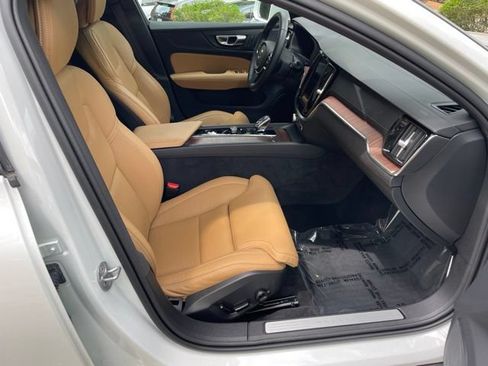 Certified 2025 Volvo V60 B5 Cross Country Ultra AWD/4WD image 13
