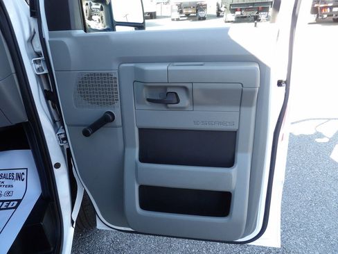 Used 2014 Ford E-150 and Econoline 150 image 27