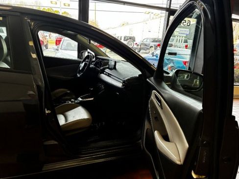 Used 2020 Toyota Yaris XLE image 66