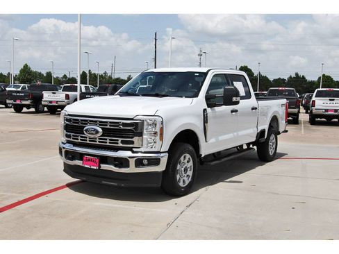 Used 2024 Ford F250 XLT AWD/4WD image 3