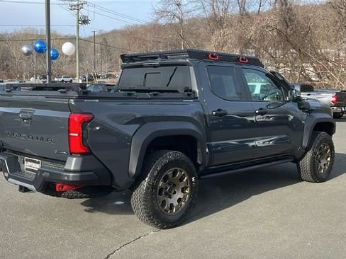 Used 2024 Toyota Tacoma Trailhunter image 8