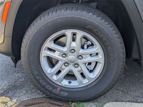 New 2025 Jeep Grand Cherokee Laredo w/ Luxury Tech Group I image 30