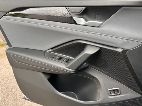 New 2026 Volkswagen Tiguan SE FWD image 15