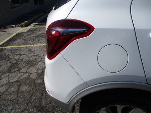 Used 2019 Buick Encore Preferred AWD/4WD image 18