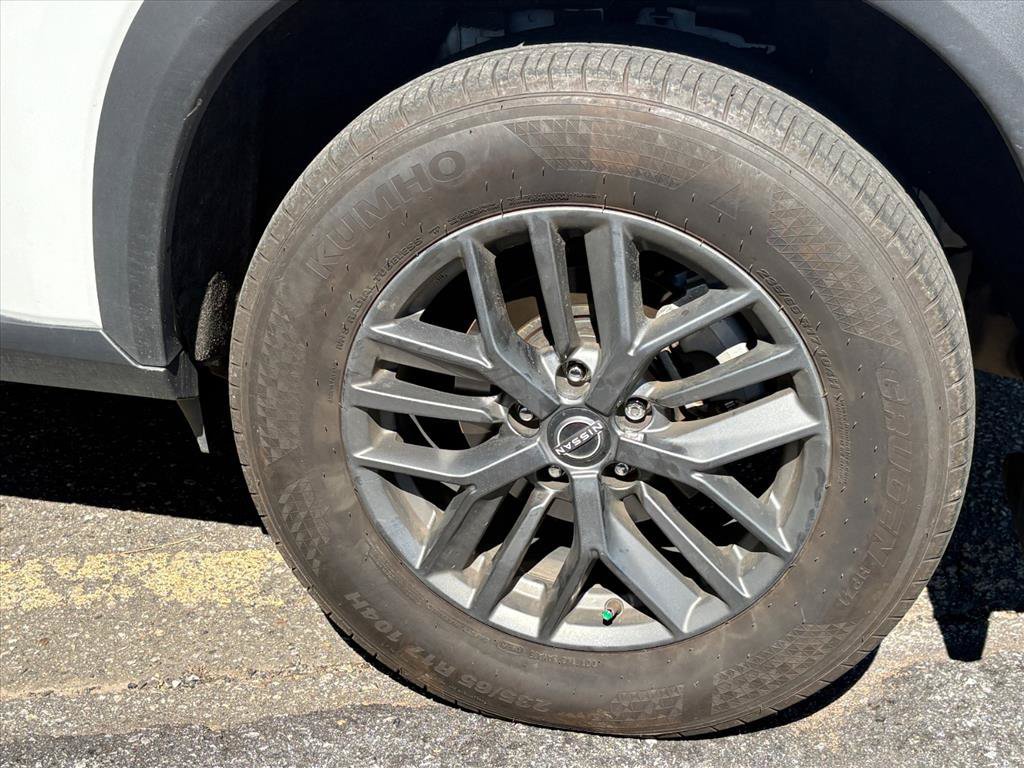 Used 2025 Nissan Rogue S FWD image 9