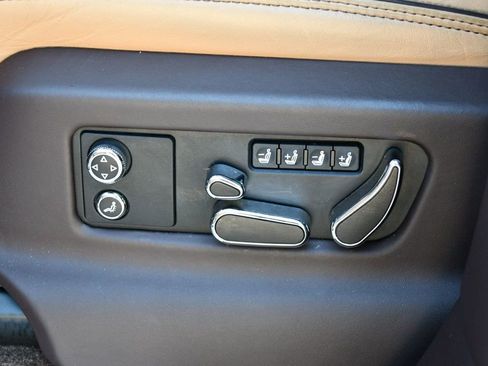 Used 2023 Bentley Bentayga Extended Wheelbase AWD/4WD image 63