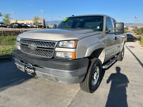Used 2005 Chevrolet Silverado 2500 LS w/ Heavy-Duty Power Package AWD/4WD image 3