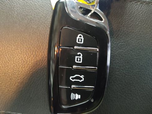 Used 2021 Buick Encore GX Preferred FWD image 32