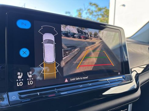 Used 2024 Volkswagen Atlas SE image 30