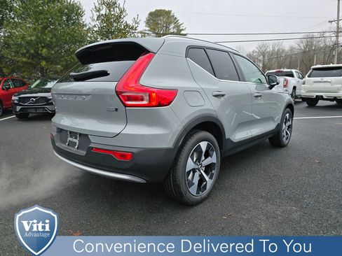 Certified 2025 Volvo XC40 B5 Core w/ Protection Package Premier AWD/4WD image 8