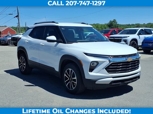 Used 2025 Chevrolet TrailBlazer LT AWD/4WD image 3