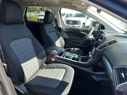 Certified 2022 Ford Edge SE w/ Black Appearance Package image 11